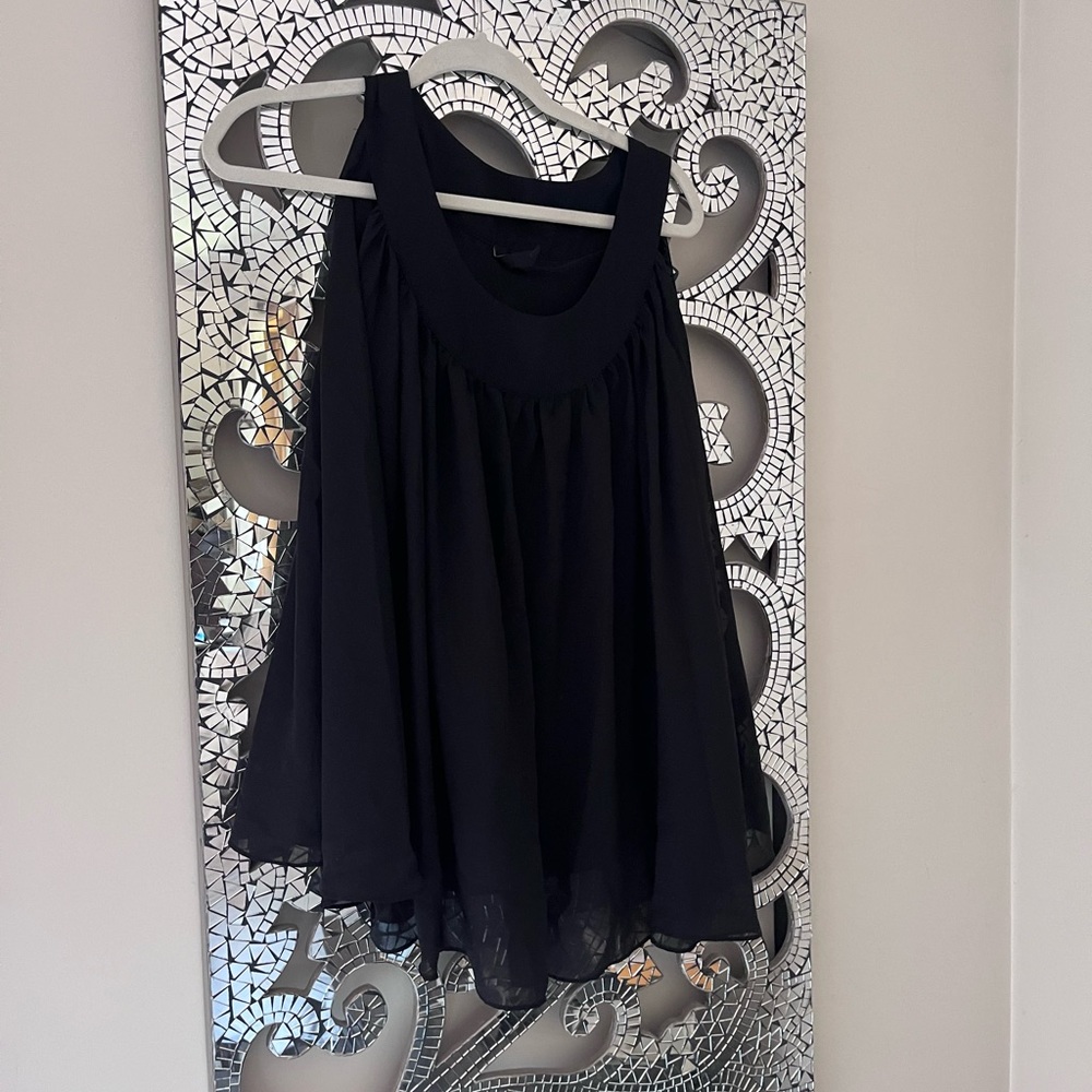 Black boat neck sleeveless top